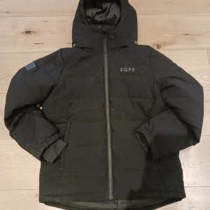 Vinterjacka - Fin jacka i bra skick, använd i en säsong. 