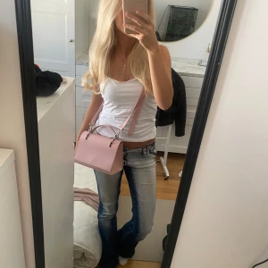  Ljusrosa väska - Så söt💞säljer då den inte kommer till någon vidare användning. Köpt second hand!