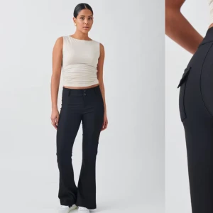 Y2K bootcut kostymbyxor - Kostymbyxor från gina, använda men bra skick.