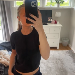 Stickad tshirt - Stickad tshirt i mjukt material!