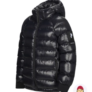 Peak performance jacka - Säljer min peak jacka som ja bara använt 2-3 gånger så den är i nyskick den är i strl 170 men passar både Xs och S  kom me egna prisförslag!💕