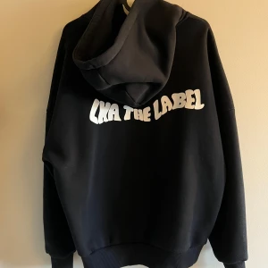 Lxa hoodie  - Säljer denna super fina hoodie från lxa pga att den nästan aldrig kommit till användning. Köptes för 899, och inga tecken på användning alltså helt som ny. Hör av er vid frågor eller funderingar 💕