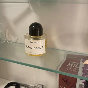 Byredo parfym - Byredo Slow Dance, säljer för halva priset då jag redan använt lite (se bild 3)🌼