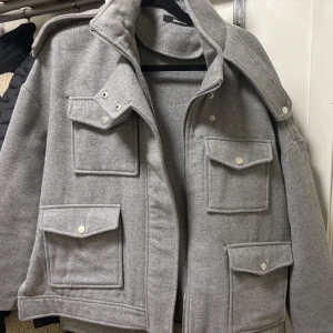 Jacka/kappa - Aldrig använt, sitter oversize på