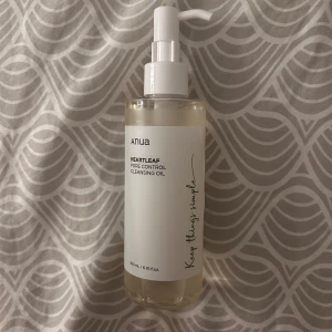 Anua pore controll cleansing oil - Har använt den ett par gånger och fick bra resultat men använde den inte så mke längre eftersom ja oftast glömmer och behöver den inte längre så jätte värt köp att köpa 🙌🏼🙌🏼