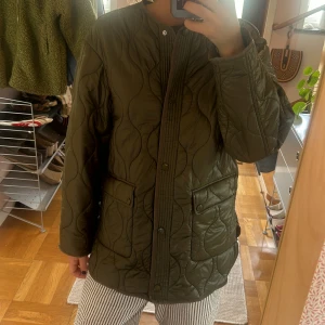 Quiltad jacka  - Så snygg! Typ aldrig använd 