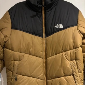 North Face jacka  - Storlek L säljer på grund av att jag inte använder den längre Pris går att diskutera!