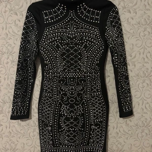 Festklänning  - Endast prövad, för liten för mig. Men jätte skön!! Nypris runt 800:- Hängt i garderoben senaste 2 åren  