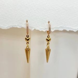 Handgjorda örhängen - Handgjorda örhängen●Följ :@ekjewelryofficial🤲 ● 💎Material- 100% rostfritt stål ●Örhängeskrokar -rostfritt stål och kristall. Nickel fri. Längd -4,5cm. Vattentåliga, ändrar inte färgen! 