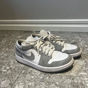 Jordan air - Ljusgrå jordans i storlek 38. I mycket fint skick o sparsamt använda. 800kr inkl sårbar frakt