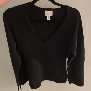 Stickad tröja  - Skick: 10/10 oanvänd  Från:HM  