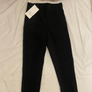 Fin byxor - Oanvända, sitter som en smäck, jätte snygga, tror inte jag kommer få användning av dessa. Högmidjade