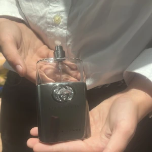 Gucci Guilty Parfym - Luktar väldigt gott, Smak av frukt 🍇 😄