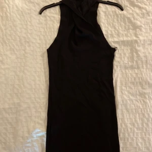 Svart kläning från Gina - Jätte fin på, använd 1 gång 