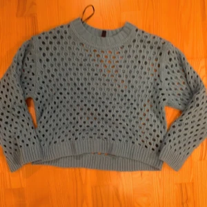  Stickad tröja -  Två stycken tröja från H&M använd två gånger jätteskönt material 😍