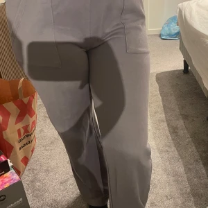 Mjukisbyxor  - Superfint skick då de köptes i fel storlek. Modell stella från lager 157. Nypris 200. Storlek S. Mörkgrå färg
