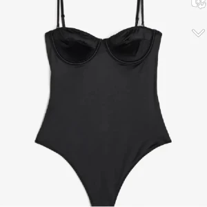 Hm body - Så snygg body ifrån hm som tyvärr är för liten på mig så har ingen bild på!!