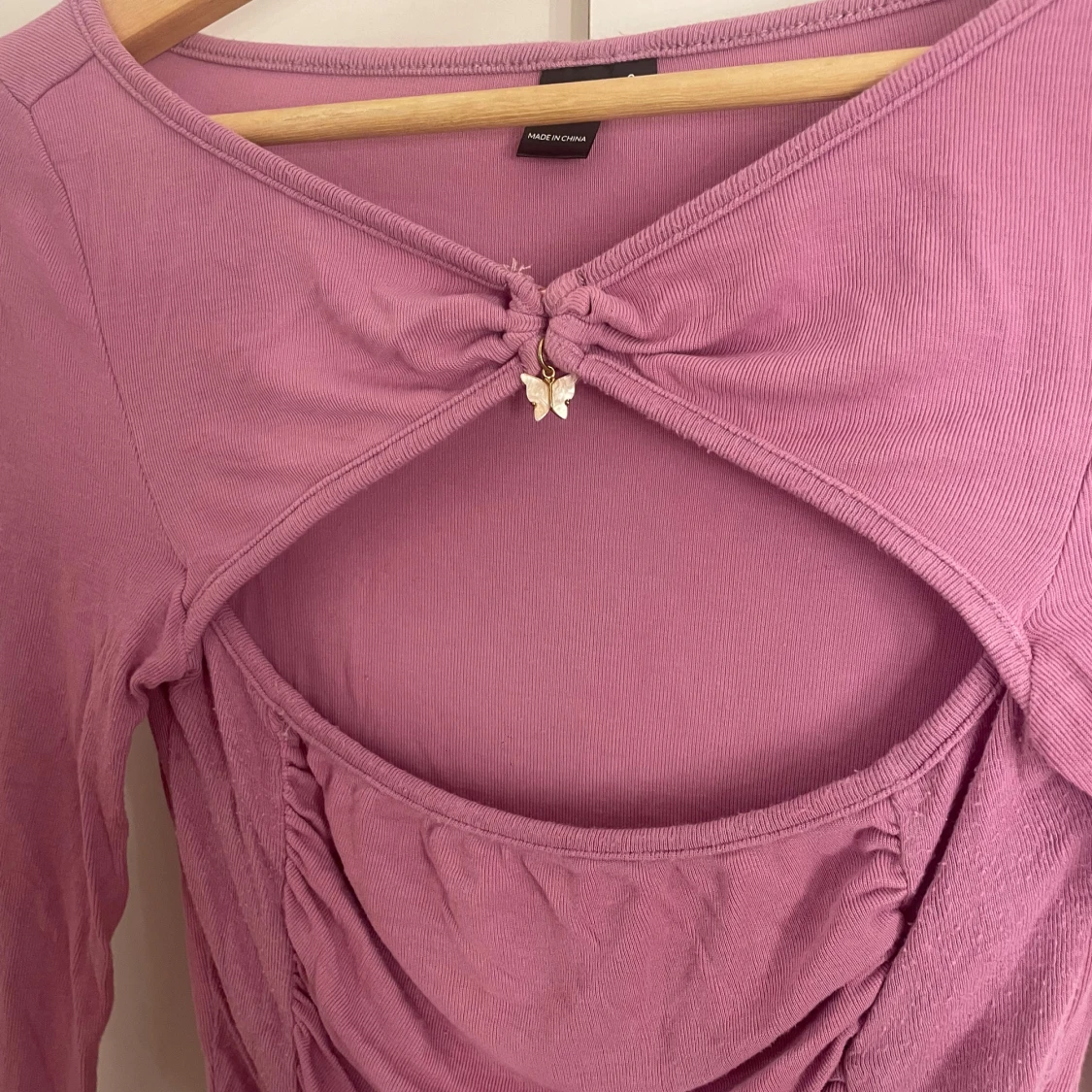 Lila/rosa långärmad tröja med utskärning💜  - 90