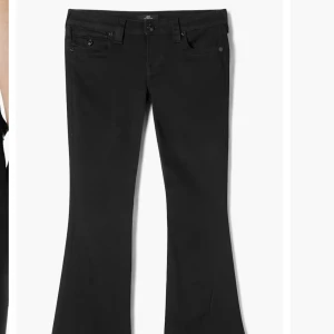 Intressekoll på mina true religion jeans 💗💗 - Använda kanske 3 gånger 💗 köpta för 1299 på carlings 💗skriv innan ni köper så vi kommer överens 💗