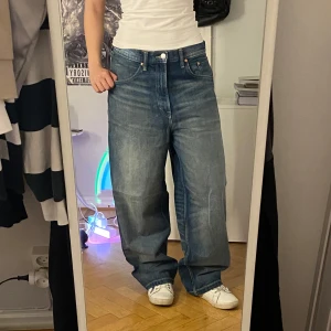 Baggy jeans  - Jättefina baggy jeans. Har knappt någon tecken på användning. Baggy loose fit.