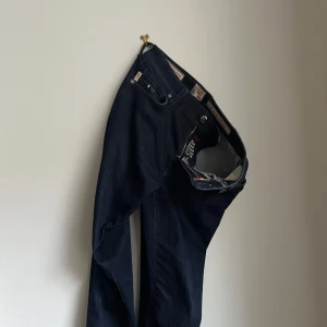 Blåa Tramarossa Jeans - - Schyssta Tramarossa Jeans - Bra skick - Använt fåtal gånger - blåa - Storlek 31 