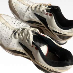 White Reebok shoes with beautiful black and red details. The shoes are in okay condition.