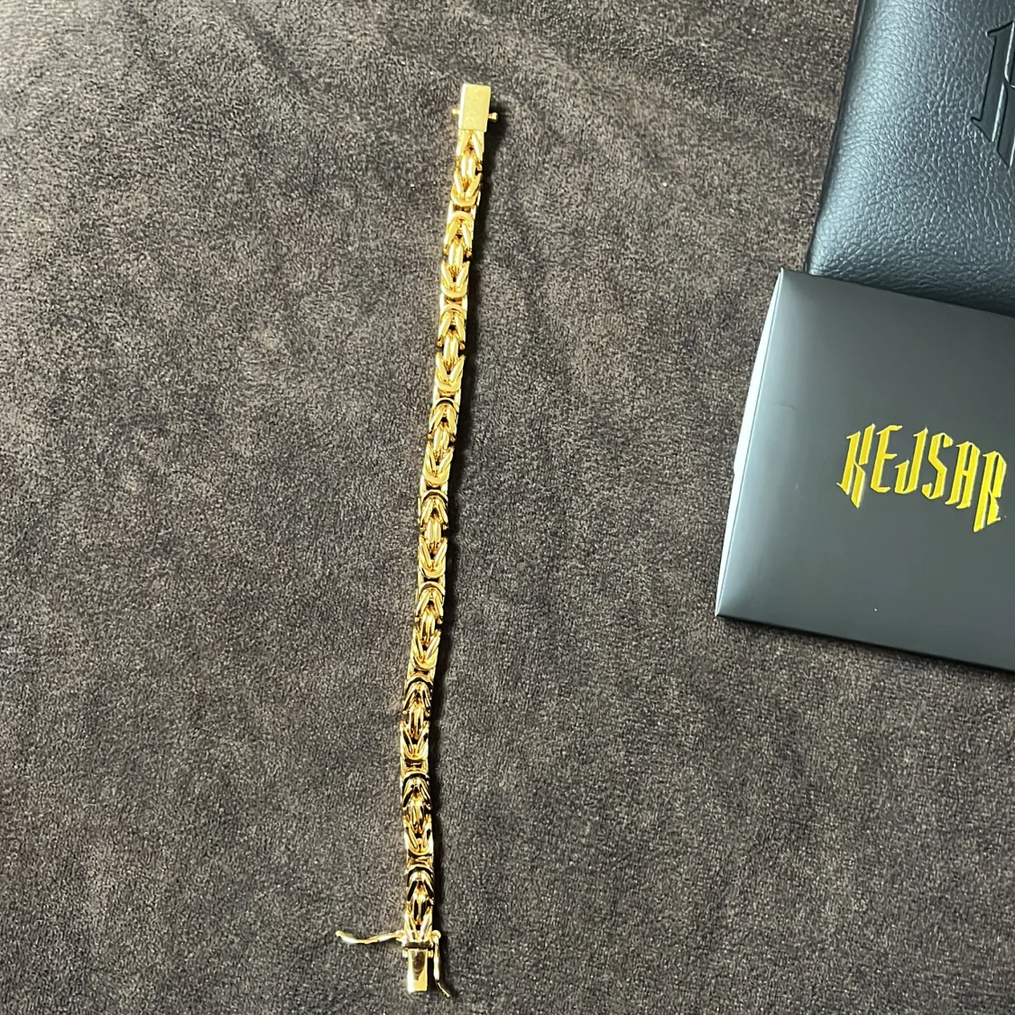 Guldplaterad armband med 12 små diamanter på - 92