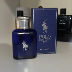Polo blue  - En fin doft som passar året runt, ca 38 ml kvar och förvarat i en mörk o sval garderob 