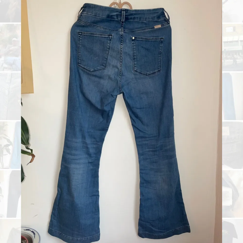 Säljer dessa superbekväma och fina jeans pga att de inte passar mig. ✨  De är stretchmaterial. . Jeans & Byxor.