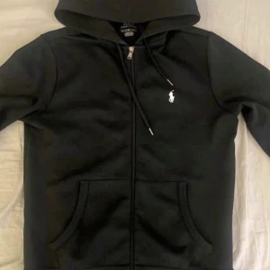 Polo ralph lauren zip hoodie   - Helt ny pris kan diskuteras vid snabb affär, kontakta mig för mer information eller bilder 😊