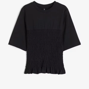 Smockad topp - Säljer min smockade tshirt som är köpt här på plick, har aldrig använt den då den är för stor💗