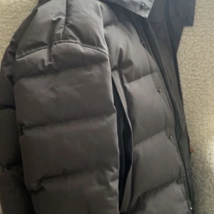 Canada goose jacka  - Storlek S men passar M 