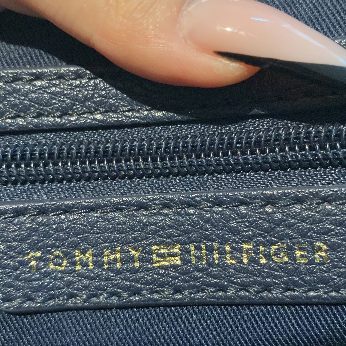 Tommy hilfiger väska - 92