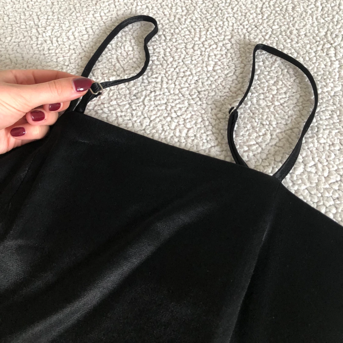 ZARA svart croptop i satin med stretch - 90