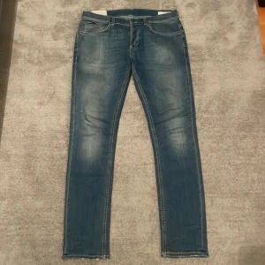 Dondup jeans  - Säljer dessa snygga Dondup jeans då de inte används. Skicket är riktigt bra 9/10. Knappt använda. Skriv vid minsta intresse.