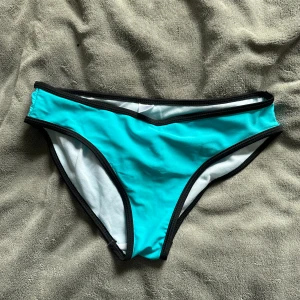 Bikiniunderdel  - Blå bikiniunderdel i storlek S, köpt utomlands. Normal i storleken. Använd fåtal gånger. 