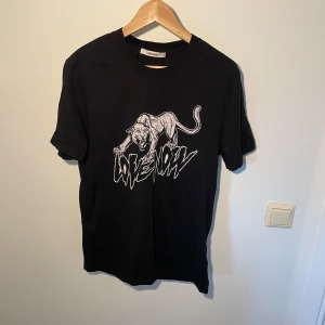 Zadig Voltaire  - Knappt använd, som ny zadig Voltaire t shirt, storlek M. Pris 499kr