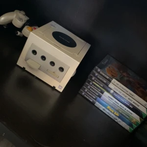 Nintendo Gamecube Ink Spel - Gamecube med spel och 1 kontroll.  Tillbehör medföljer.