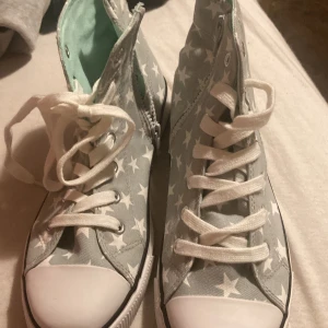 Sjärn skor i turkos  - Storlek 39 och de är bra skick helt nya !