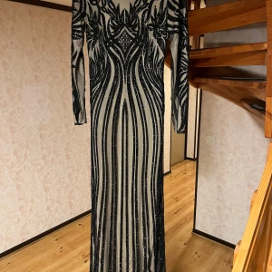 Klänning  - Storlek M 