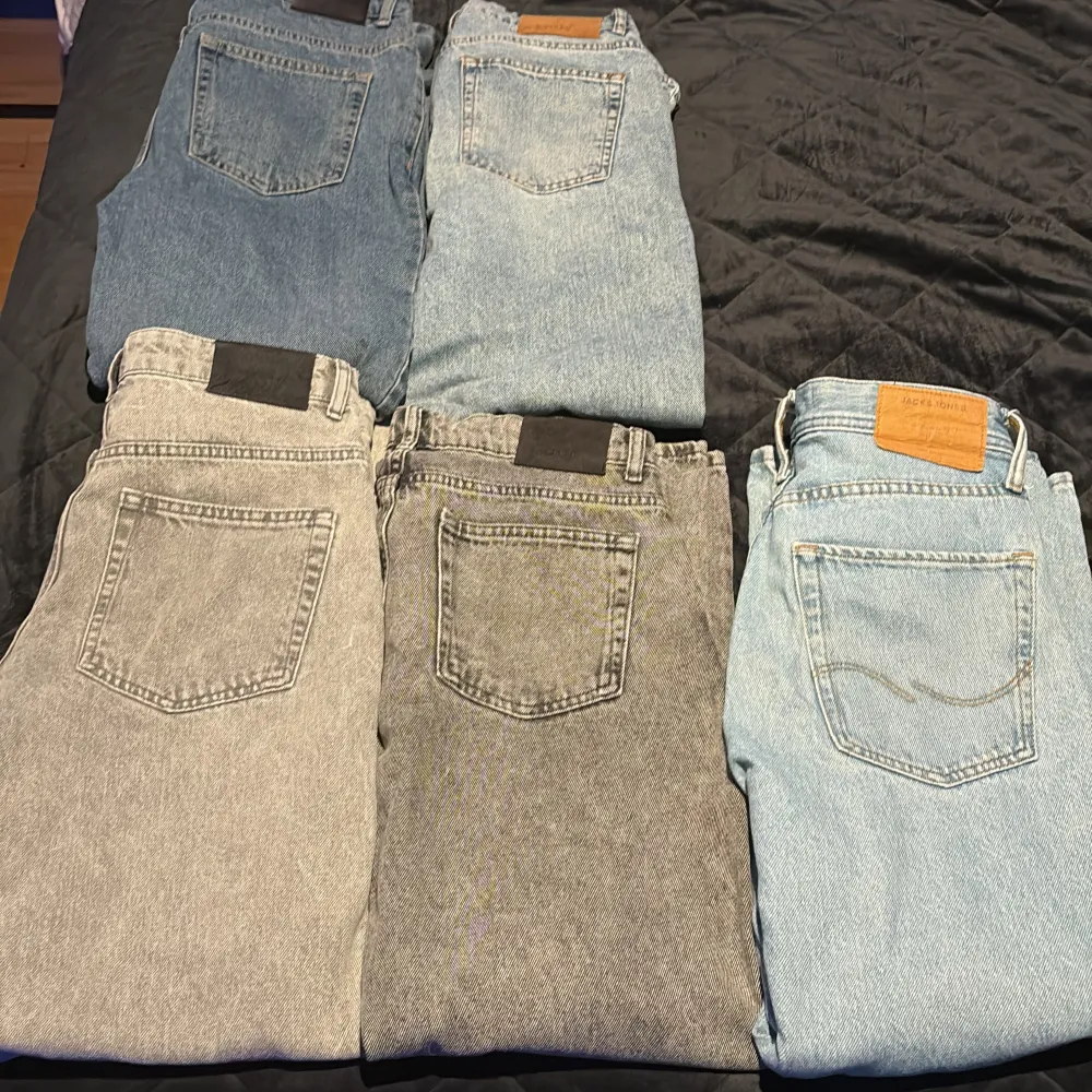 Olika jeans säljs för 149kr styck. Alla är i nyskick. Kom privat för mer bilder och frågor:). Jeans & Byxor.