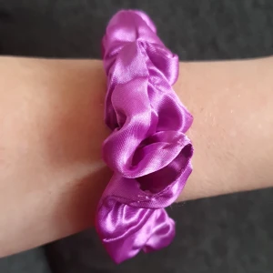 1st scrunchie, Ny Oanvända  - 1st scrunchie, Ny Oanvända 