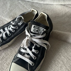 Låga Converse - Snörena är utbytta