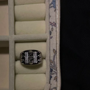 Sliter spike ring - - silver  - justerbar - rostfritt stål 