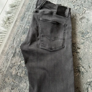 Replay Anbass  - Replay Anbass jeans 👖  Mycket fint skick💫 Hör av er vid övriga frågor!