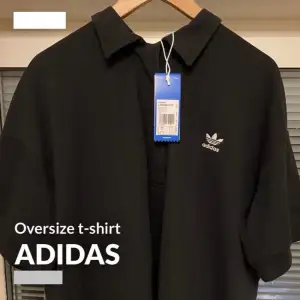 Oversize T-shirt från Adidas Helt oanvänd Storlek : Eu 38 Orginalpris : 349 Obs väldigt stor i storleken! (Nästan 1-2 storlekar större) 