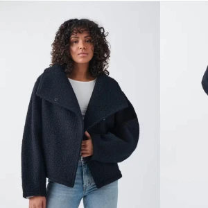 Gina kappa - Jag beställde denna jacka och har haft på mig den en gång då ja insåg att ja beställde fel färg,därför ja säljer den❤️