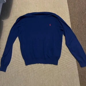 Ralph lauren tröja - Fin Ralph lauren tröja i fint skick. Storlek M. Skriv vid fler frågor