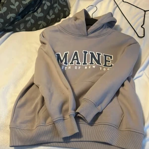 Tröja - Det är en tröja från  lager . Den  är väldigt bekväm 