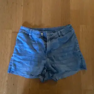 Säljer jeansshorts 